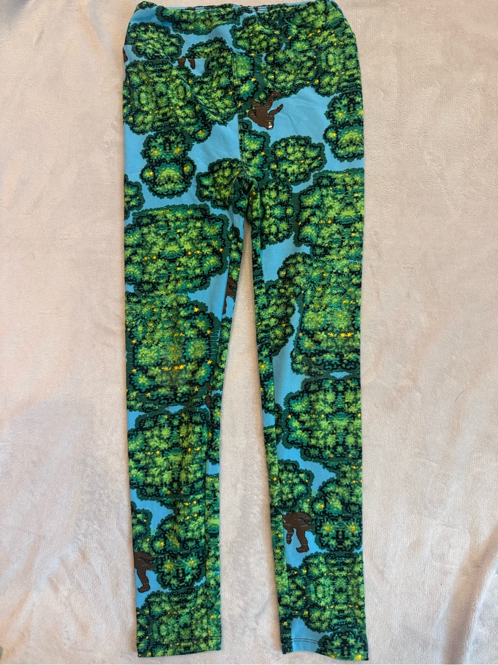 LuLaRoe Mommy And Me Blue Green Hiding Bigfoot Sasquatch Print Leggings TC L/XL - Picture 4 of 8